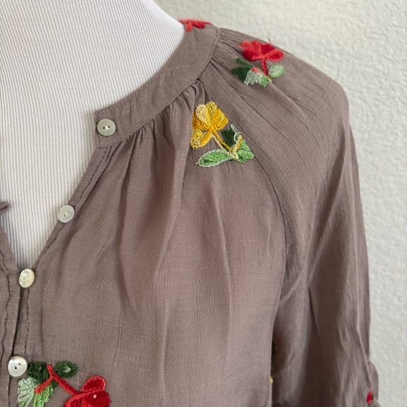 Fig and Flower Anthropologie Taupe Blouse with Vibrant Floral Embroidery - Picture 5 of 12